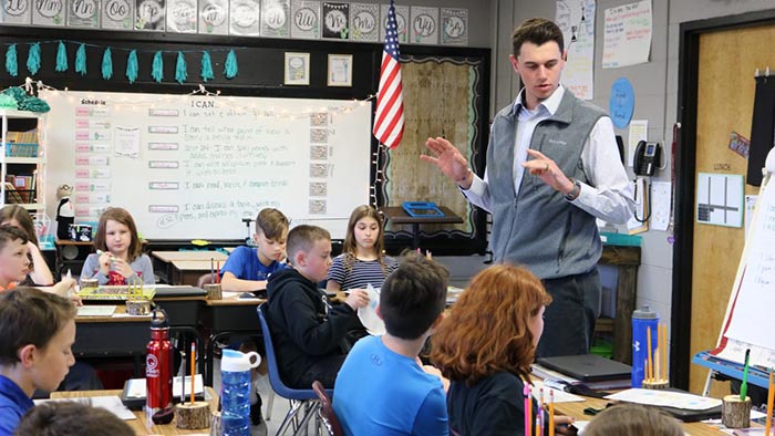 Student teacher Bryce Wilson teaching elementary class